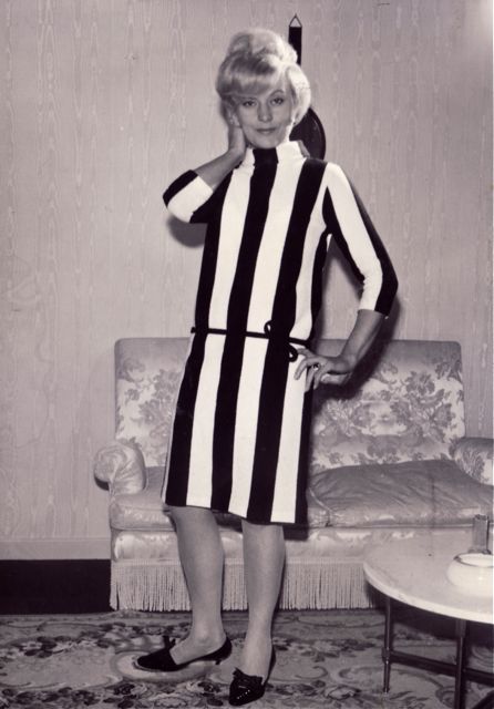 Een nauwsluitende jurk van de bekende Franse ontwerper Cachot.